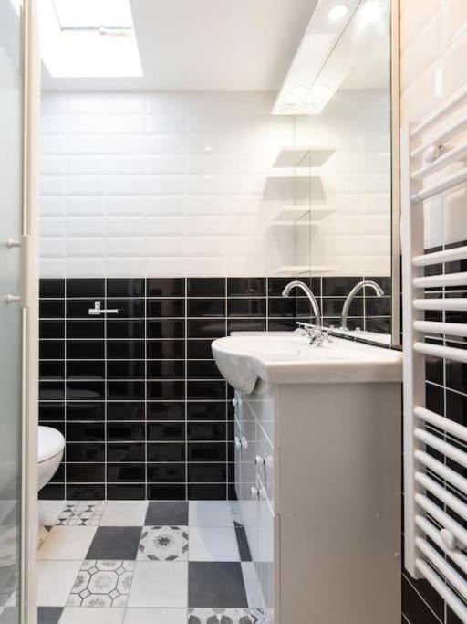 Le Paris Eiffel - Appartement Cosy En Plein Centre Bourgoin-Jallieu Eksteriør bilde